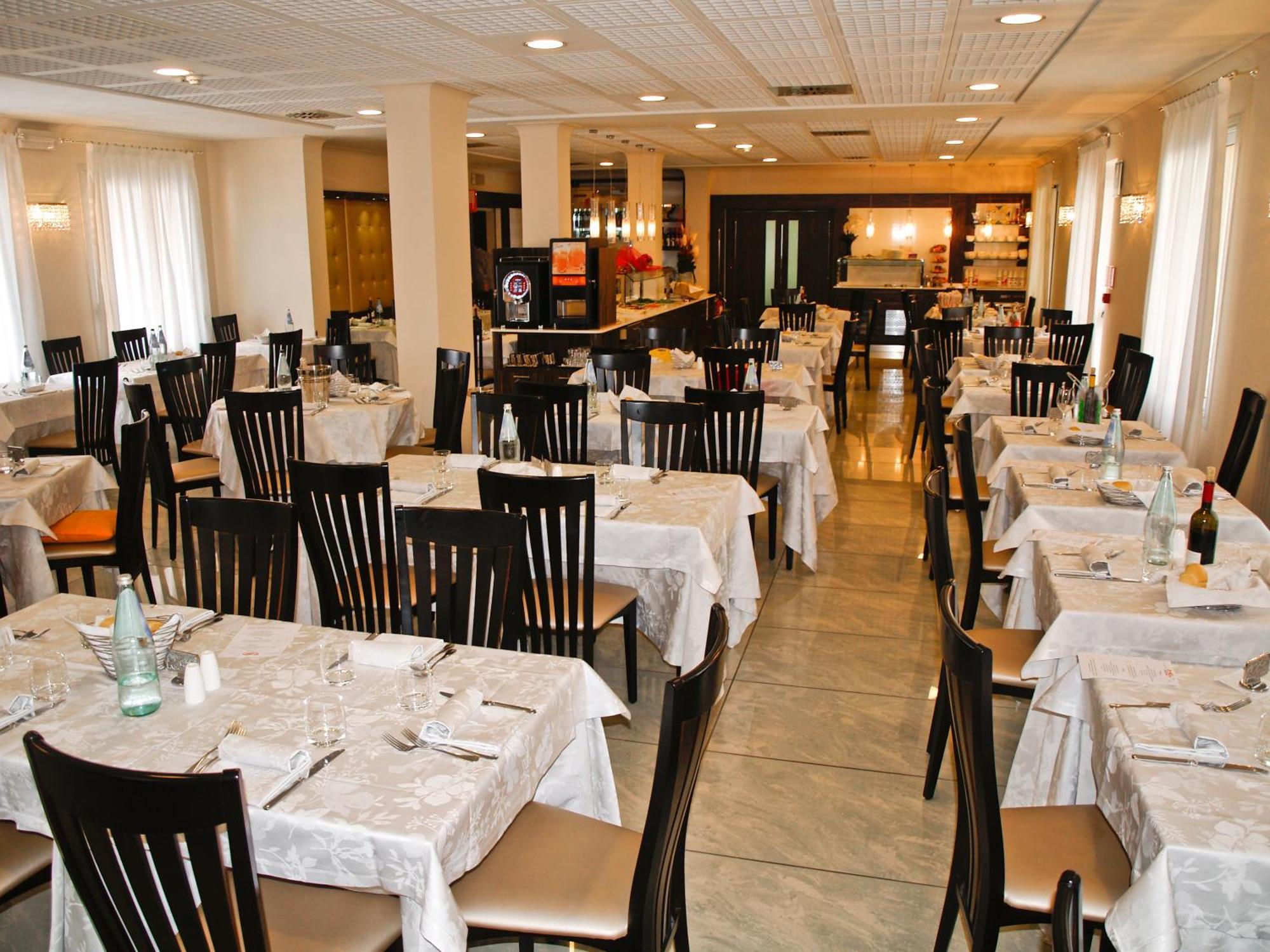 Hotel Villa Angelina Бибионе Екстериор снимка
