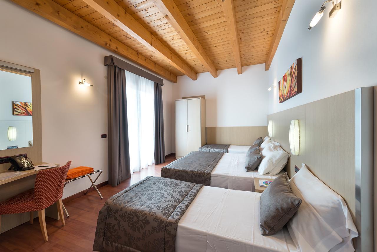 Hotel Villa Angelina Бибионе Екстериор снимка