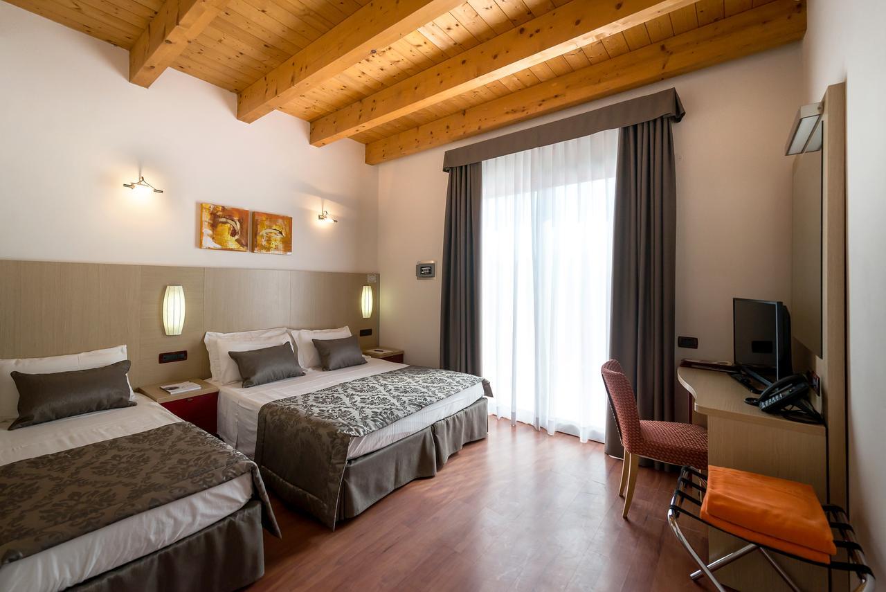 Hotel Villa Angelina Бибионе Екстериор снимка