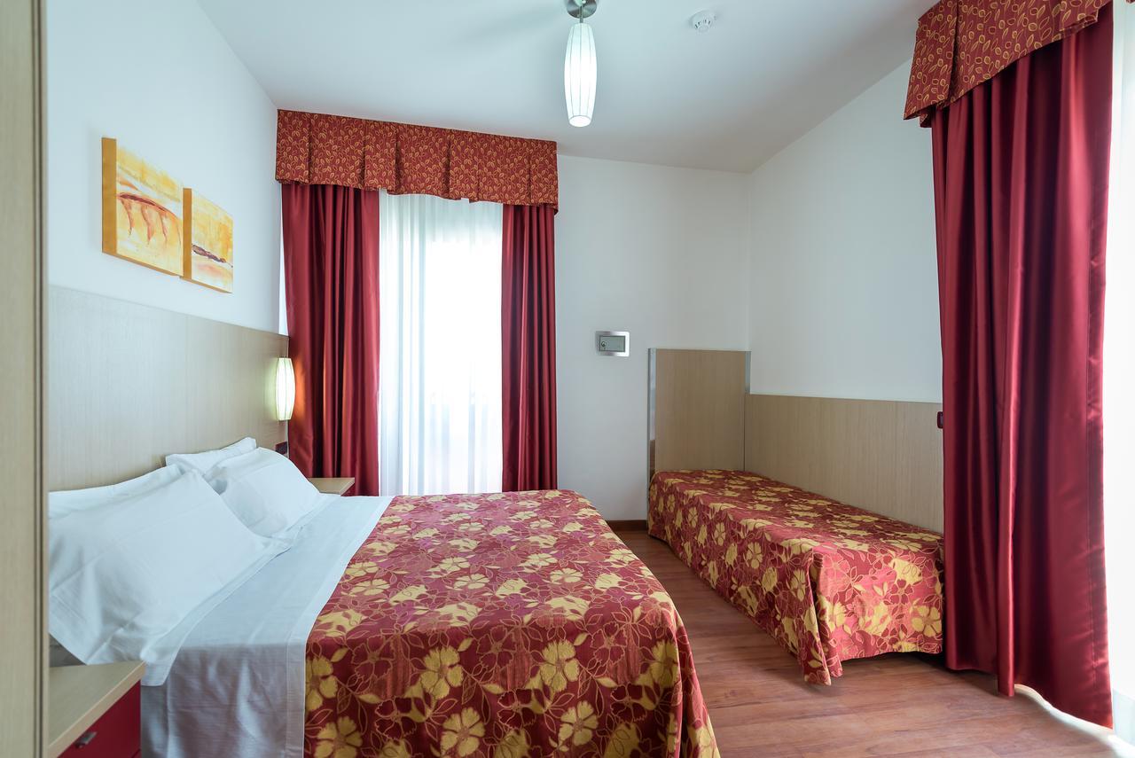 Hotel Villa Angelina Бибионе Екстериор снимка