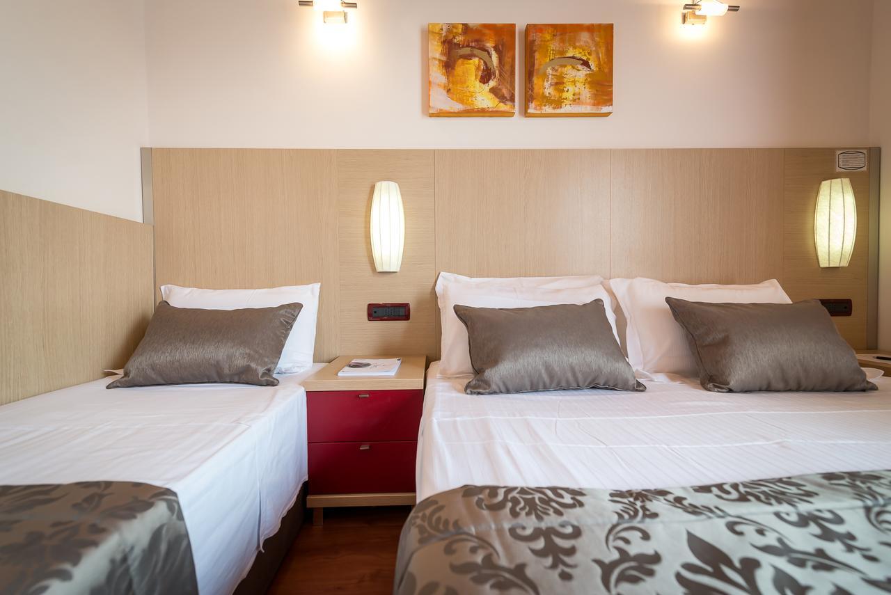 Hotel Villa Angelina Бибионе Екстериор снимка