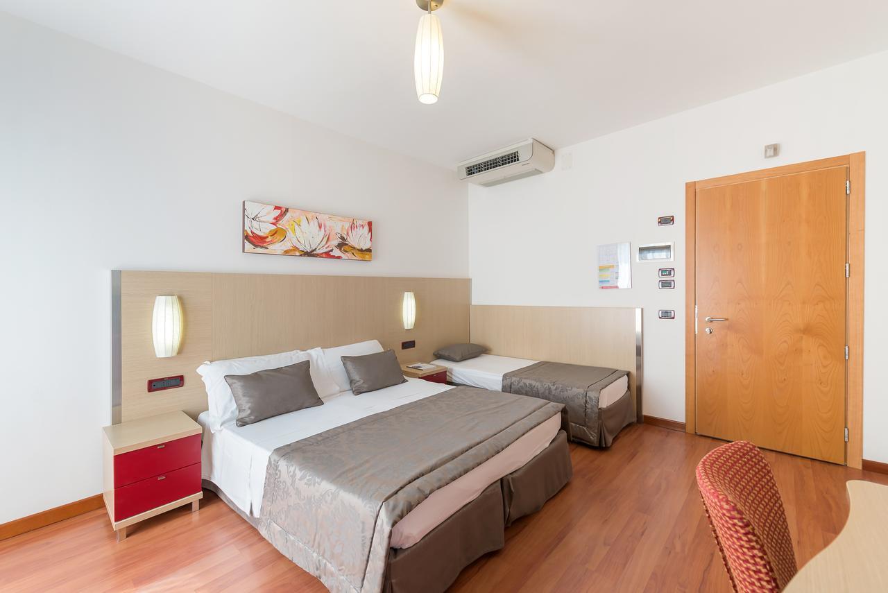 Hotel Villa Angelina Бибионе Екстериор снимка
